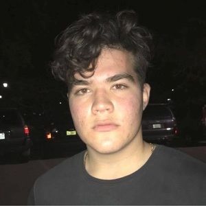 Meet your Posher, Ianis